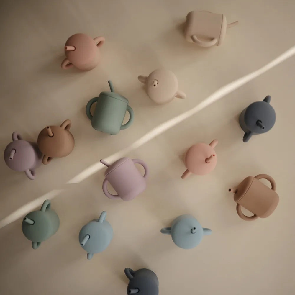 Mushie silikone træningskop med sugerør