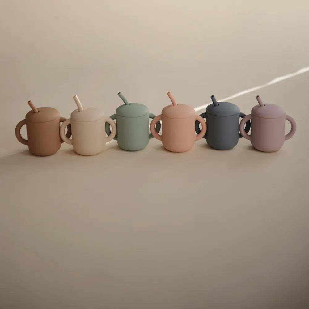 Mushie silikone træningskop med sugerør