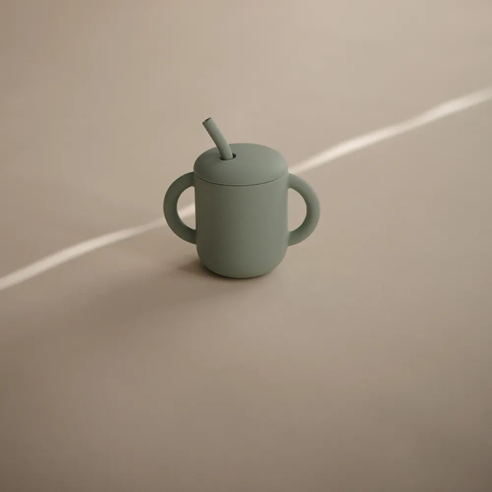 Mushie silikone træningskop med sugerør