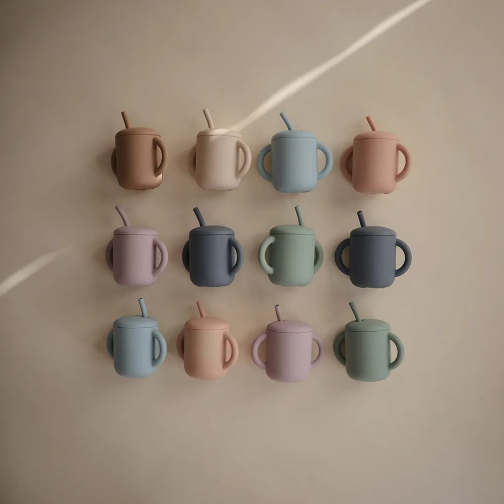 Mushie silikone træningskop med sugerør