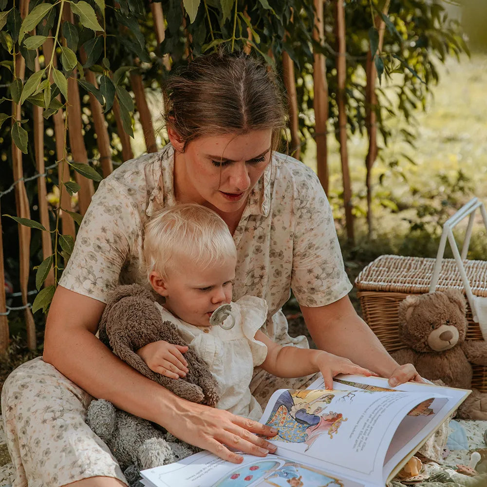 FRIGG Fairytale X H.C. Andersen - The Little Match Girl