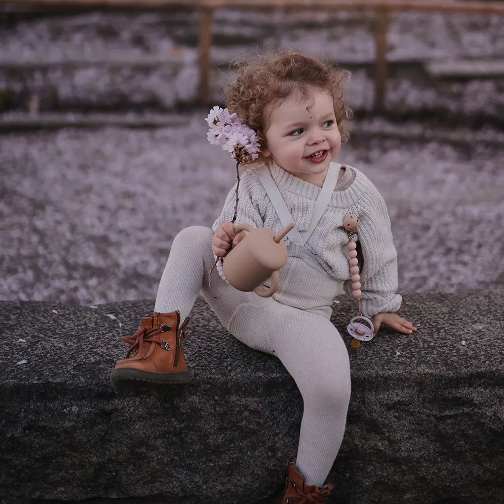 Mushie silikone træningskop med sugerør