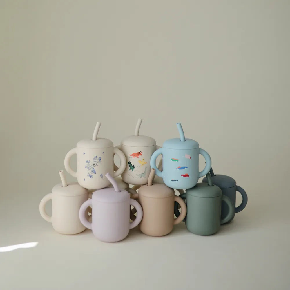 Mushie silikone træningskop med sugerør