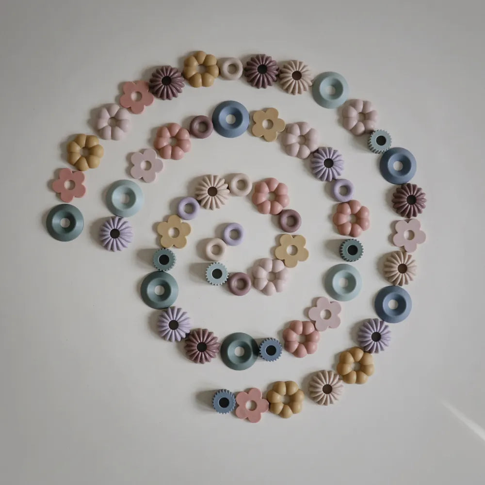 Mushie Snørelegetøj med store figurer