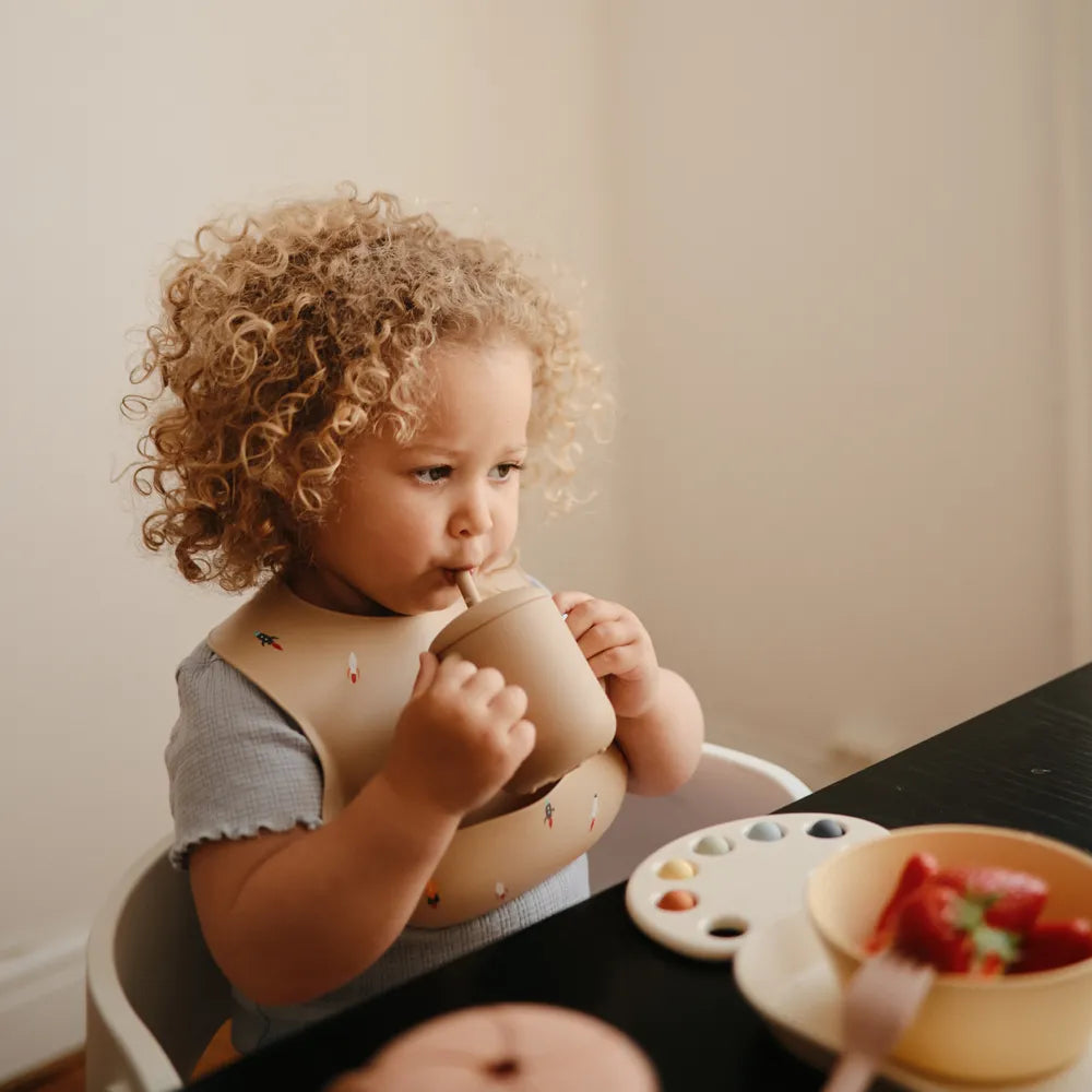 Mushie silikone træningskop med sugerør