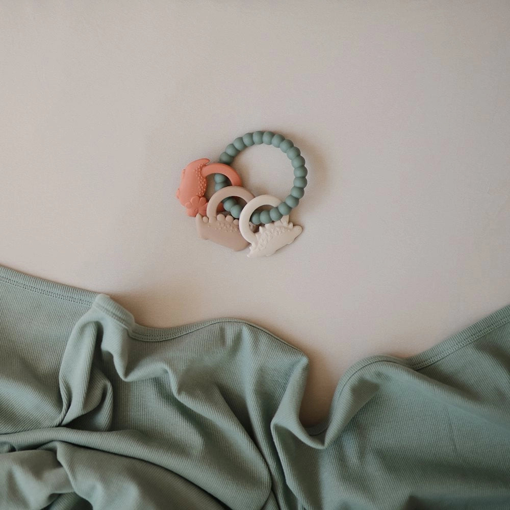 Mushie bidering Dino – stilren bidering i silikone til baby