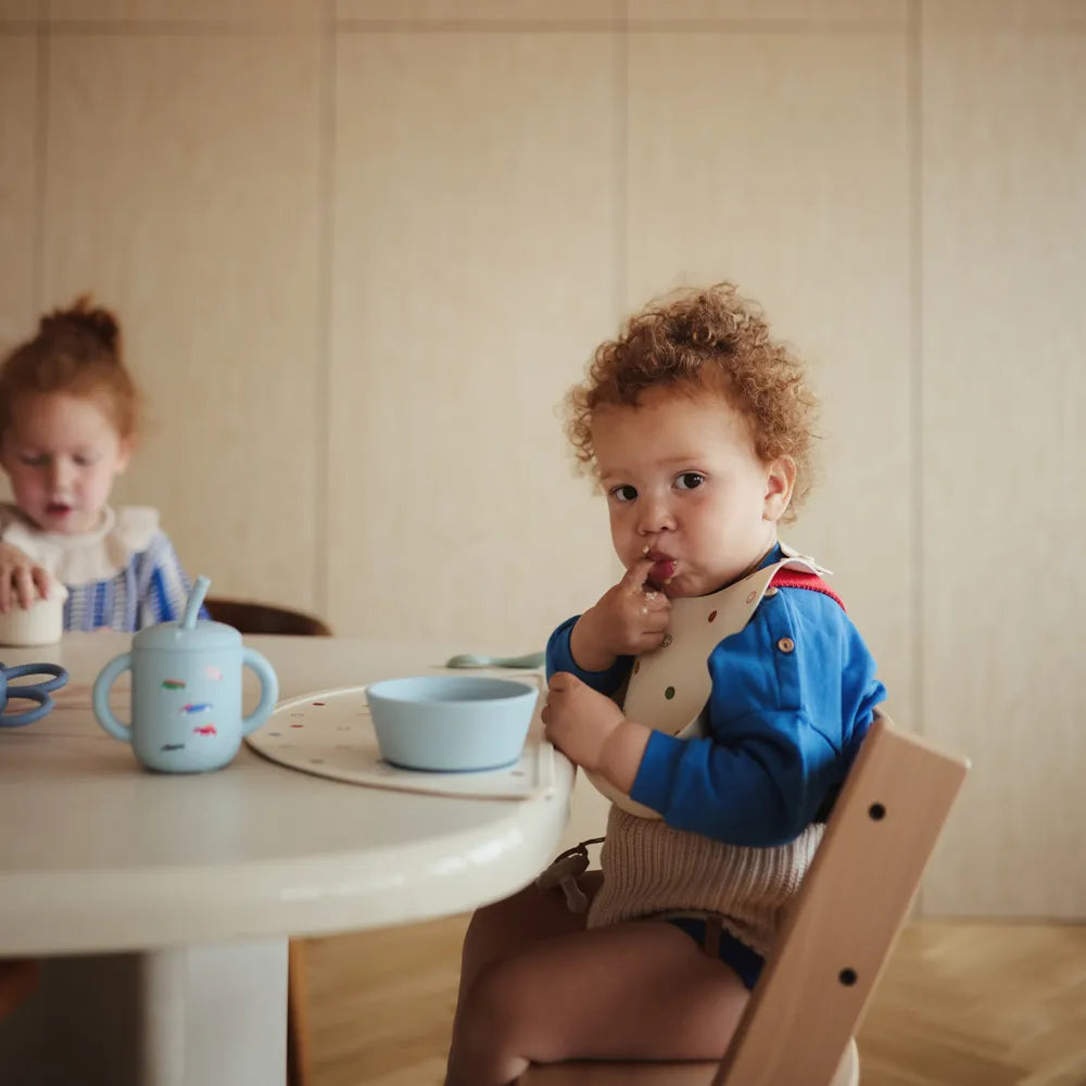 Mushie silikone træningskop med sugerør