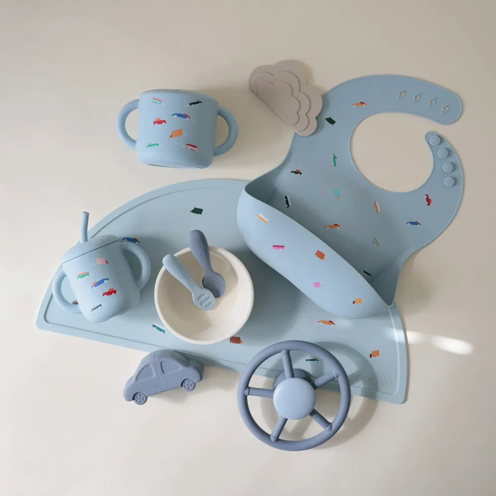 Mushie silikone træningskop med sugerør