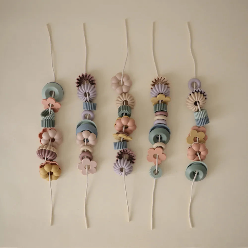 Mushie Snørelegetøj med store figurer