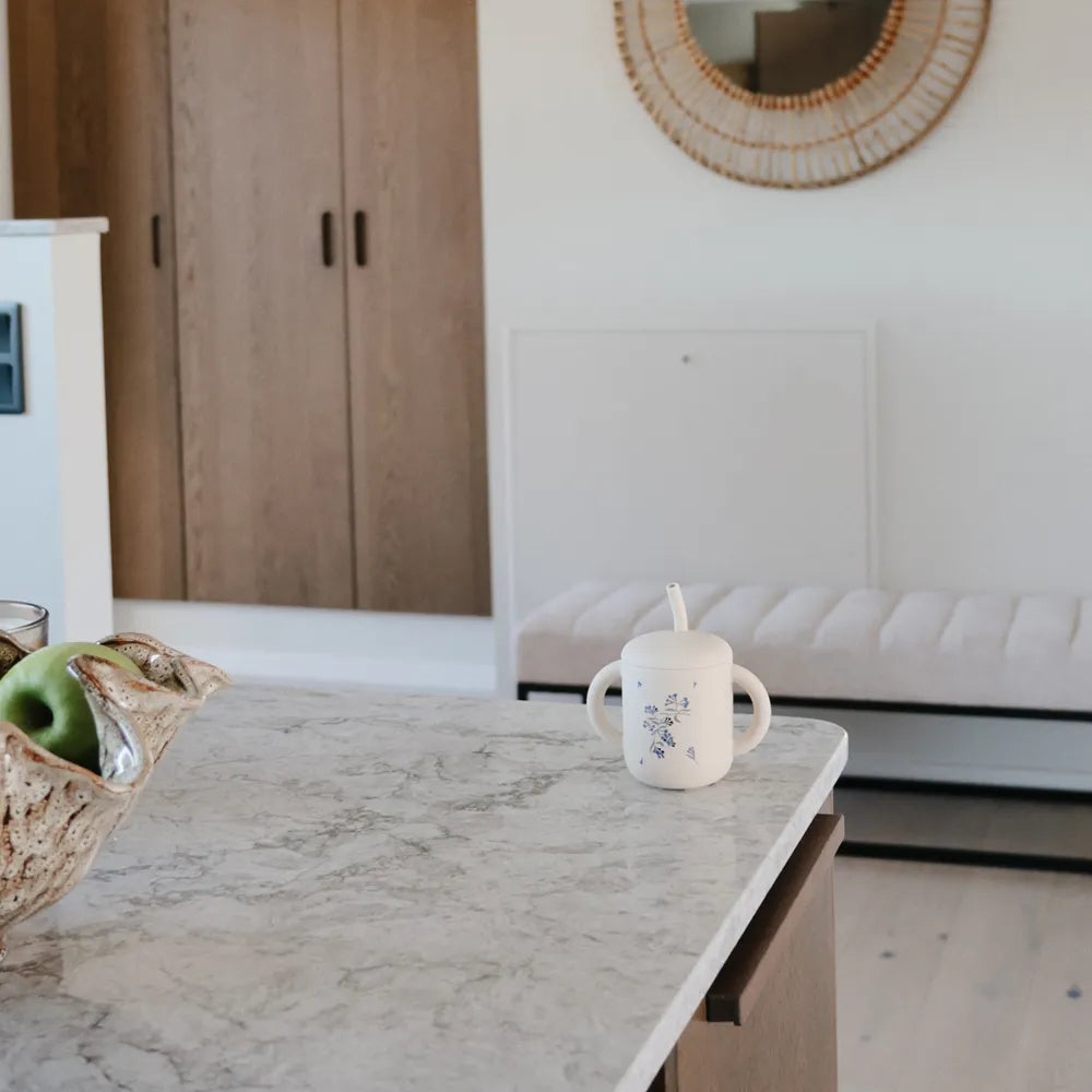 Mushie silikone træningskop med sugerør