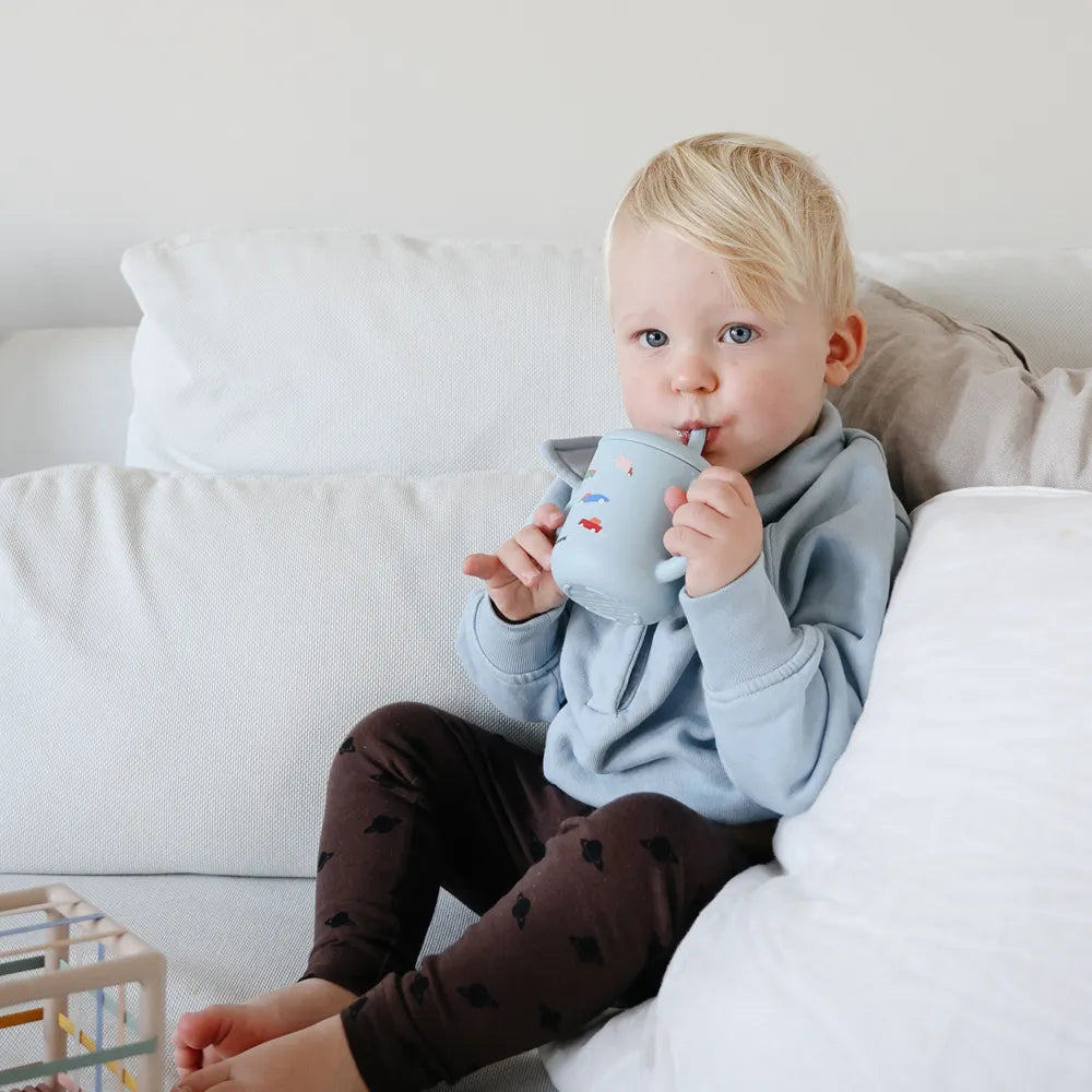 Mushie silikone træningskop med sugerør